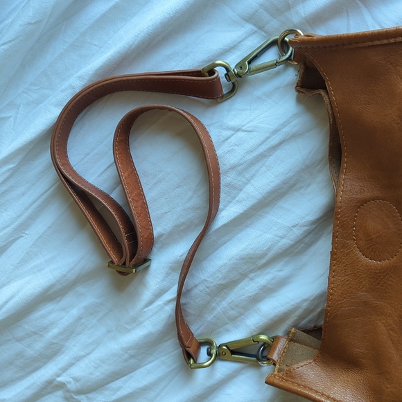 Ahdorned Social Threads Classic Vegan Leather Messenger Crossbody Bag in Camel - Picture 3 of 11